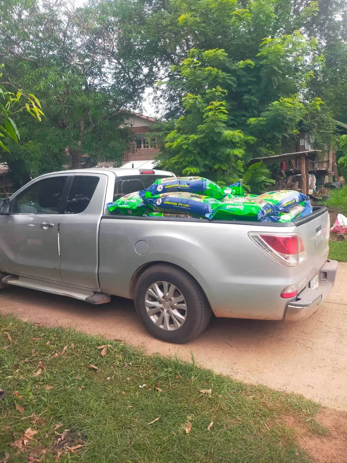 ปุ๋ย PV Green Plus บนรถกระบะ